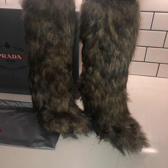 NWB Prada women’s fur boot with platform - Picture 2 of 8